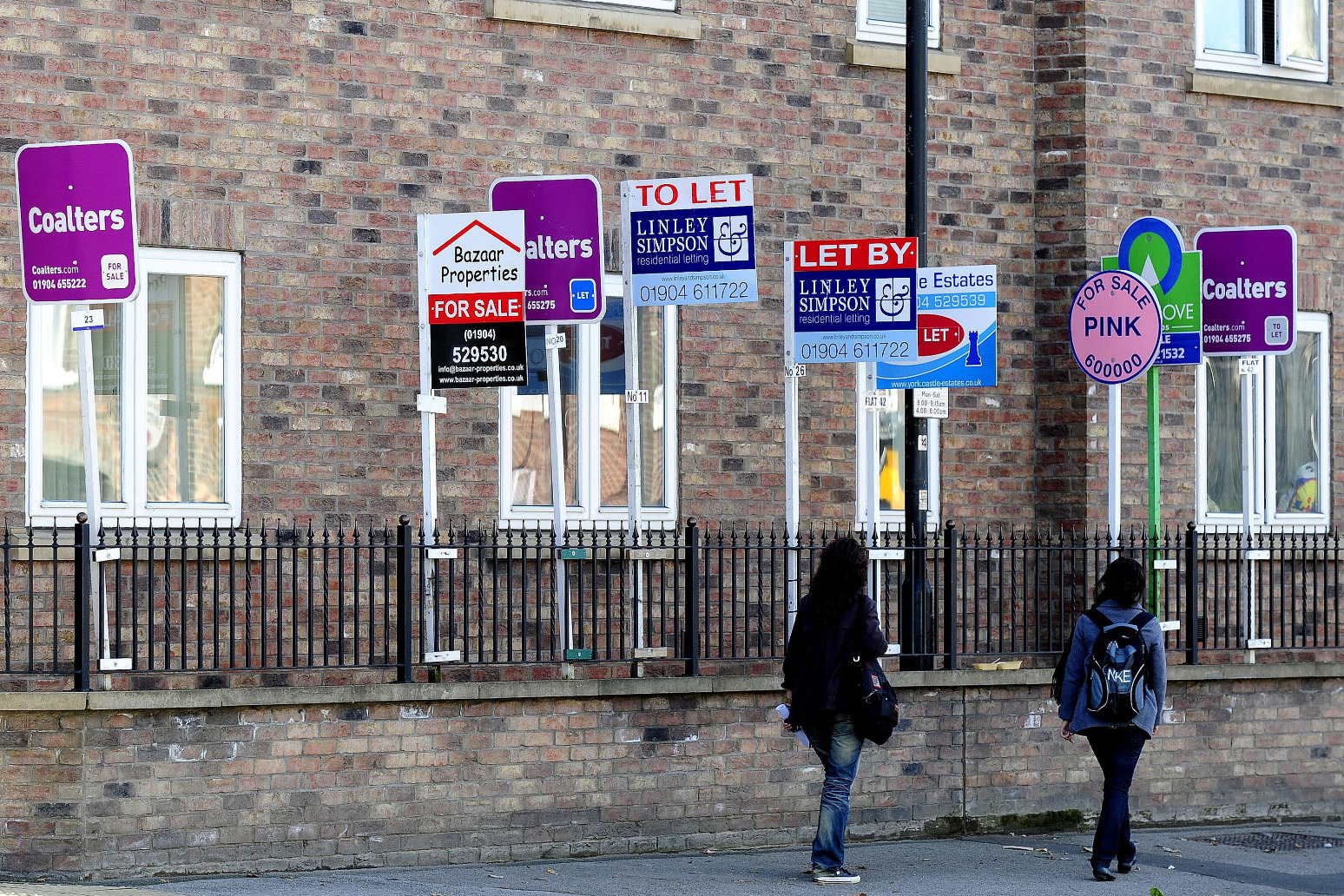 Average UK house price down by £8,500 from August 2022 peak 