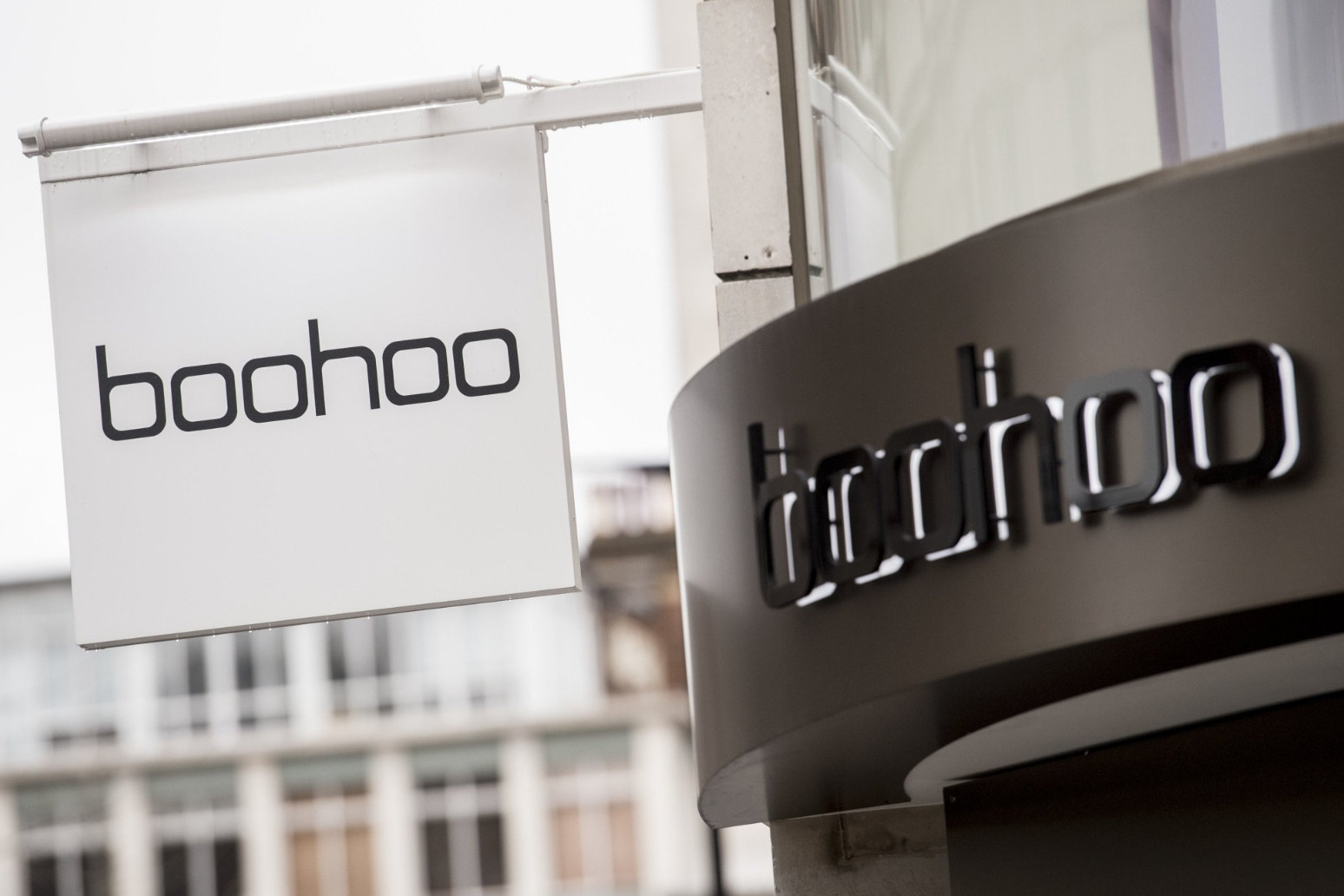 Boohoo shareholders narrowly approve plan which could hand boss £50m bonus 