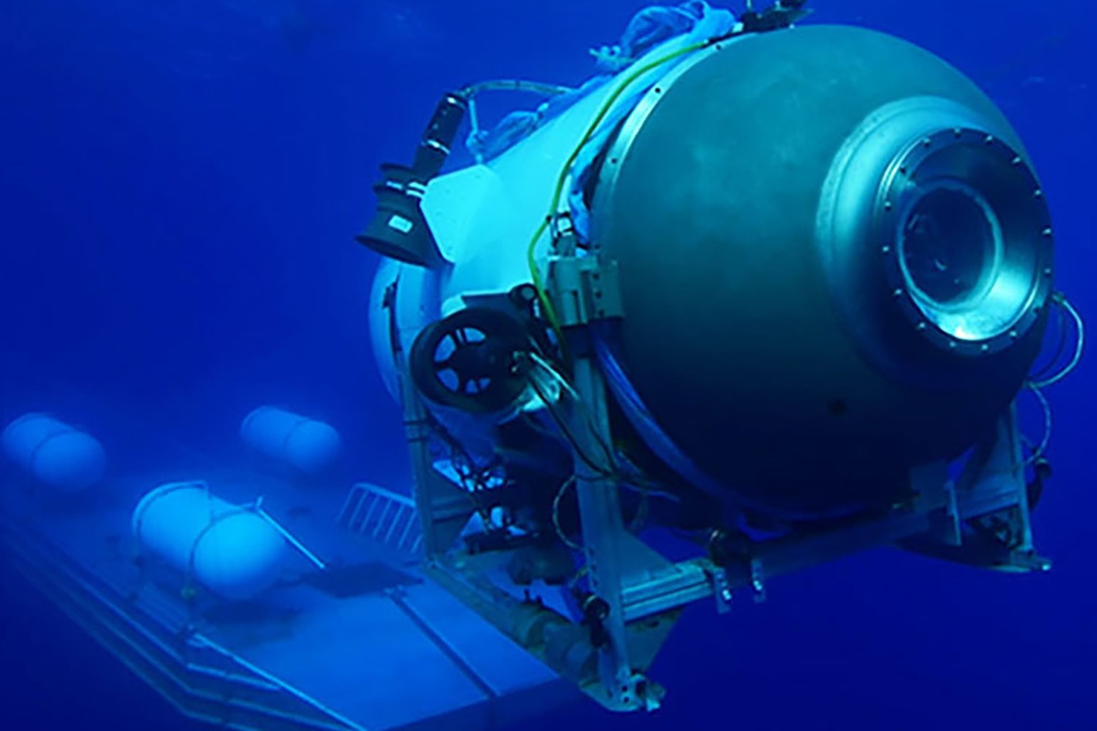 Missing submarine \'extremely safe\' say operators 